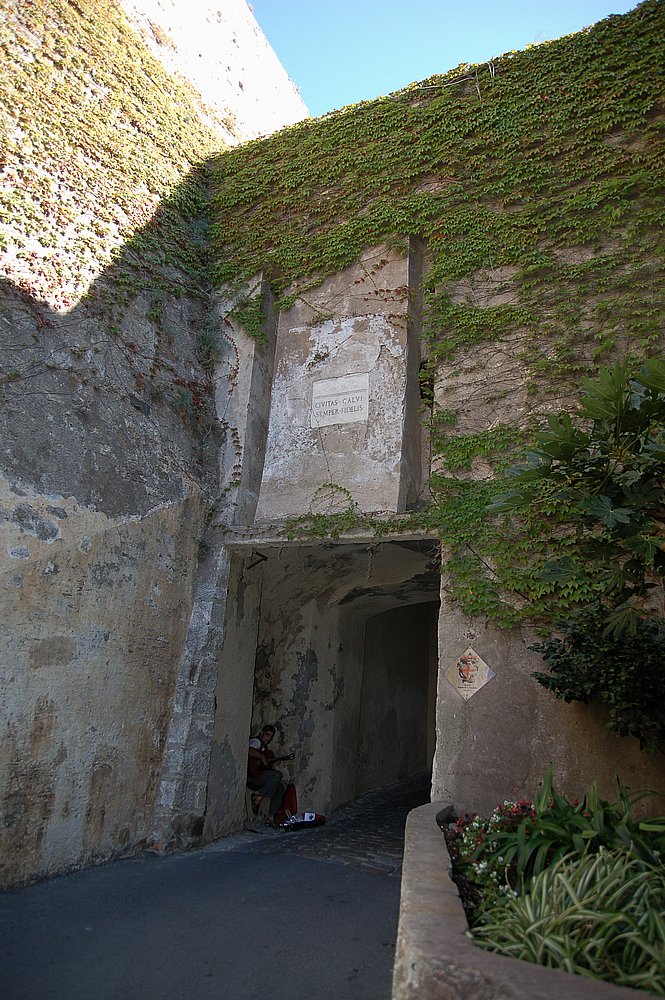 Calvi, Stadttor 1.JPG